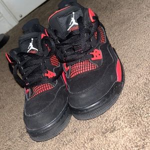 Jordan 4s size 7Y